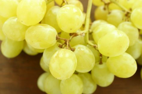 White Grape Jelly Recipe, Green Grape Jelly Recipe, Green Grapes Recipes, Grape Jam Recipe, Bread Types, Low Sugar Jam, Pressure Canning Recipes, Grape Jam, Jam Recipes Homemade