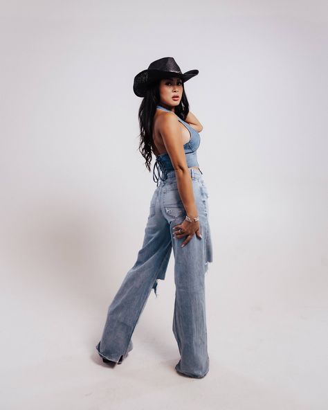 Every cowgirl deserves a moment in the spotlight 🤍✨ . . . #westernvibes #yeehaw #happybirthday #birthdayphotos #studiophotos #studiophotography #utahphotographer #utahportraitphotographer #birthdayfun #spotlightphotos Cowgirl Photoshoot Poses, Cowgirl Shoot, Cowgirl Poses Photo Shoots, Cowboy Studio Photoshoot, Cowgirl Studio Photoshoot, Cowgirl Photoshoot, Yee Haw, Birthday Photos, Birthday Fun