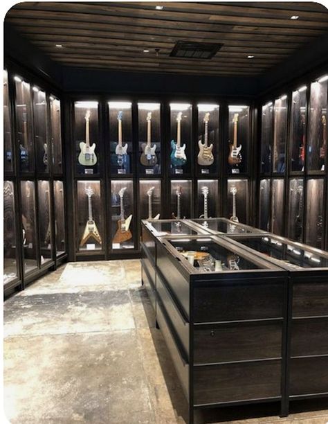 Guitar Room Aesthetic, Guitar Rooms, Aesthetic Guitar, Music Room Design, Guitar Studio, Guitar Storage, Guitar Display, Home Music Rooms, Guitar Room