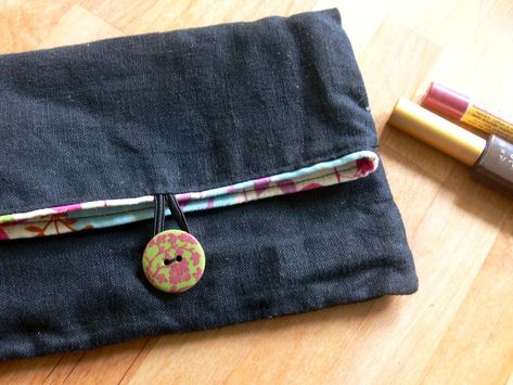 Button Pouch Sewing Pattern, Diy Makeup Bag Tutorial, Makeup Bag Tutorials, Sewing Pouch, Notebook Pouch, Diy Clothes Hangers, Button Pouch, Diy Makeup Bag, Diy Bags Purses