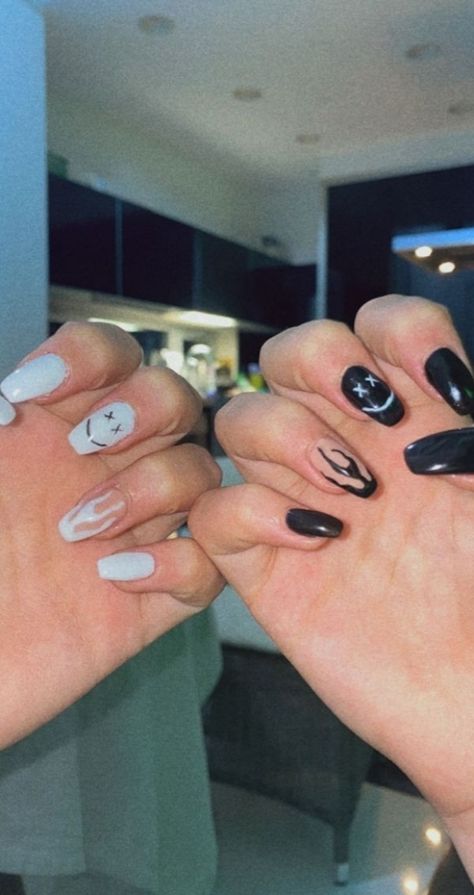 Edgy Nails, Grunge Nails, Simple Acrylic Nails, Glow Nails, Long Acrylic Nails Coffin, Cute Gel Nails, Acrylic Nails Coffin Short, Summer Acrylic Nails, Short Acrylic Nails Designs