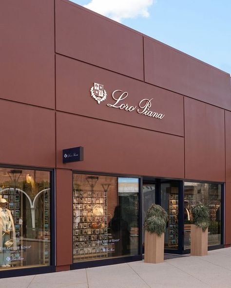 Loro Piana Store Interior, Lolo Piana, Loro Piana Aesthetic, Lora Piana, Men's Denim Style, Celine Triomphe, Another Day In Paradise, Italian Fashion Brands, Italian Luxury Brands