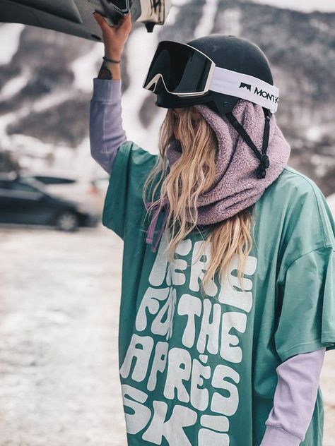 Winter Outfits Mountain Casual, Cool Snowboarding Outfit, Snowboard Outfit Women, Surf Outfit Women, Snowboarding Women Outfit, Walking Outfit Outdoor, Hiking Outfits Summer, Trail Outfits, Outdoorsy Outfits