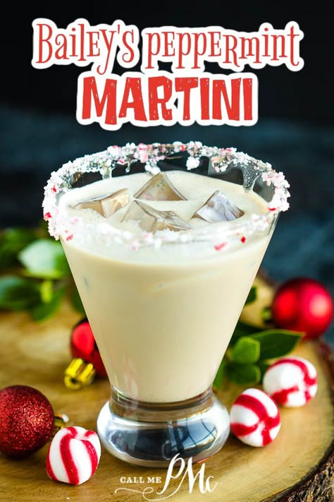 Bailey's Peppermint Martini by callmepmc.com enjoys this fun festive holiday cocktail recipe. It's a delicious easy cocktail for entertaining. #holidaycocktail #peppermintmartini Peppermint Baileys Christmas Cocktail, Peppermint Martini Recipe, Christmas Martini Recipes, Speciality Drinks, Peppermint Cocktail, Peppermint Vodka, Christmas Cocktails Easy, Peppermint Martini, Christmas Drinks Alcohol Recipes