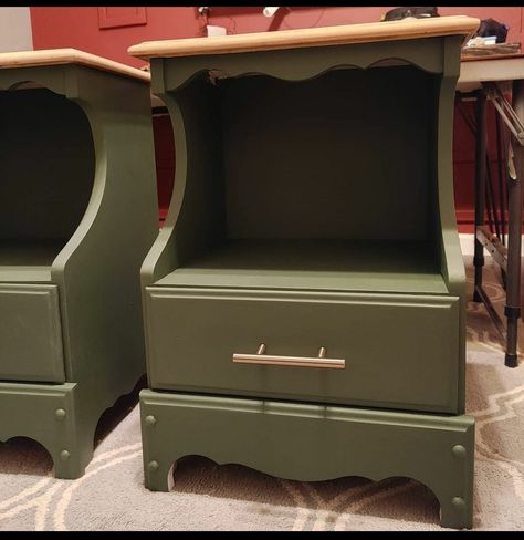 Nightstand Cottagecore, Green Side Table Bedroom, Cottagecore Nightstand, Dark Cottagecore Bedroom, Green Nightstand, Green Side Table, Side Table Bedroom, Green Nightstands, Cottagecore Bedroom