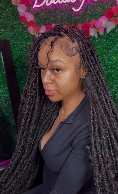 Infinity Locs With Curls, Boho Infinity Locs, Infinity Locs Black Women, Island Locs With Curls, Boho Locs With Curls, Butterfly Locs With Curls, Buterfluffy Locs Hairstyles, Butterfly Locs With Shells, Thick Boho Locs