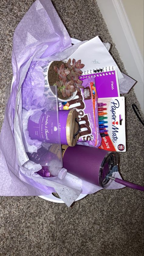 Gift Ideas For Mentor Teacher, Colored Gift Basket Ideas, Mentor Teacher Gifts Student Teaching, Purple Themed Gift Basket, Gifts For Mentor Teacher, Purple Gift Basket Ideas, Teacher Basket Ideas, Purple Gift Box Ideas, Purple Gift Basket