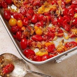 Roasted Cherry Tomatoes (used basil/oregano instead of sage & sub rice wine vinegar - put over pasta w/chicken) Sage Sauce, Tomato Gazpacho, Cherry Tomato Sauce, Fresh Tomato Recipes, Roasted Cherry, Roasted Cherry Tomatoes, Tomato Sauce Recipe, Whole Wheat Pasta, Cherry Recipes