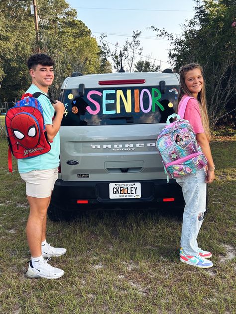 Senior Car Drawing Ideas, Senior Sunrise Car Paint, Senior Year Car Paint 2024, Senior Car Window Paint Ideas, First Day Of Senior Year Car Paint, Senior Car Decorating Ideas, Car Window Paint, Senior 25, Car Decorating