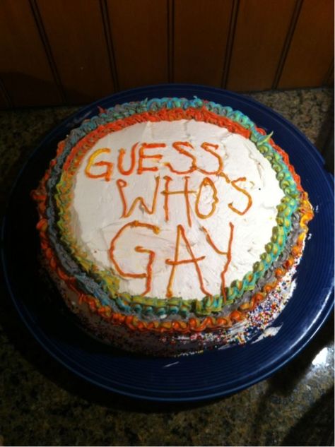 Lovely cake "guess who's gay" Ugly Cakes, Cake Wrecks, Funny Birthday Cakes, Just Cakes, Sweet Messages, Pretty Cakes, Cute Cakes, Let Them Eat Cake, Eat Cake