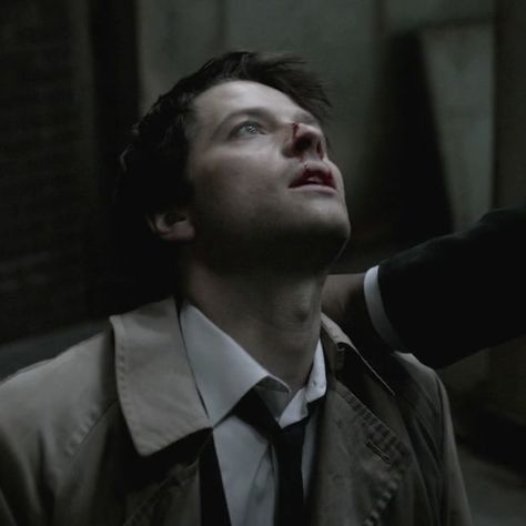 Castiel Aesthetic, Castiel Spn, Castiel Supernatural, Behind Blue Eyes, Supernatural Wallpaper, Supernatural Pictures, Tv Supernatural, Supernatural Funny, Supernatural Cast