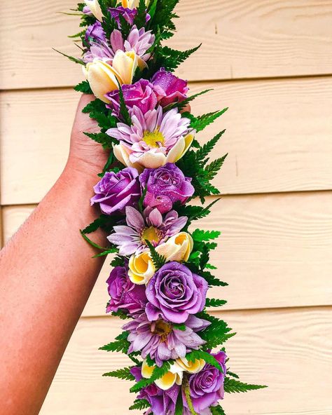 Lei Tattoo Design, Lei Tattoo, Graduation Leis Diy, Haku Lei, Flower Decor Ideas, Fresh Flower Arrangements, Ribbon Lei, Flower Lei, 2024 Ideas