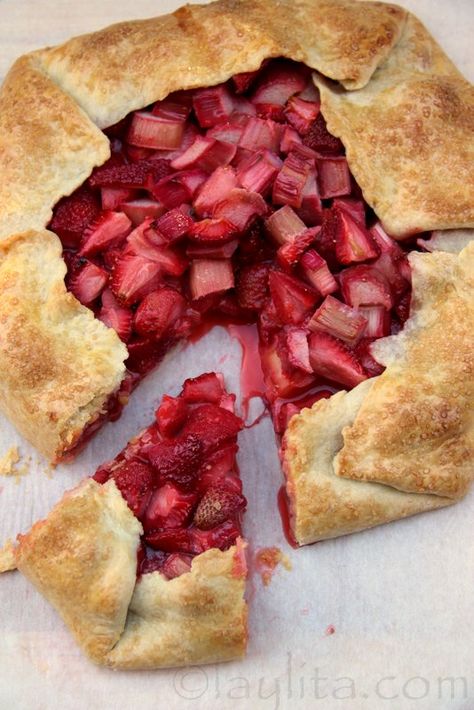 Strawberry Rhubarb Tart, Galette Recipes, Rustic Tart, Rhubarb Galette, Strawberry Tarts Recipe, Rhubarb Strawberry, Rhubarb Tart, Rhubarb Desserts, Strawberry Tart