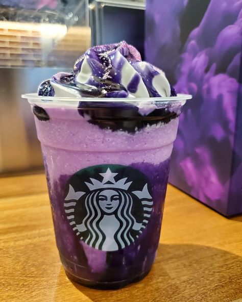 Trying Limited Edition & Seasonal Drinks | Starbucks Coffee Japan Starbucks Calories, Purple Drink, Chocolate Tea Cake, Drinks Starbucks, Café Starbucks, Cold Starbucks Drinks, Secret Starbucks Recipes, Purple Drinks, Famous Drinks