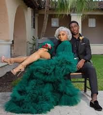 Green Prom Couple, Maternity Prom Dresses, Robes Women, Prom Couples, Maternity Long Dress, Custom Robes, Prom Poses, Green Prom, Prom Girl Dresses