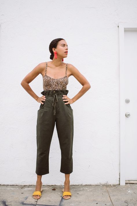 Orange Earrings Outfit, Leopard Bodysuit Outfit, Body Suit Outfits Summer, Green Bodysuit Outfit, Bodysuit Outfit Summer, Leopard Bodysuit, Yellow Slides, Leopard Outfit, Slides Outfit