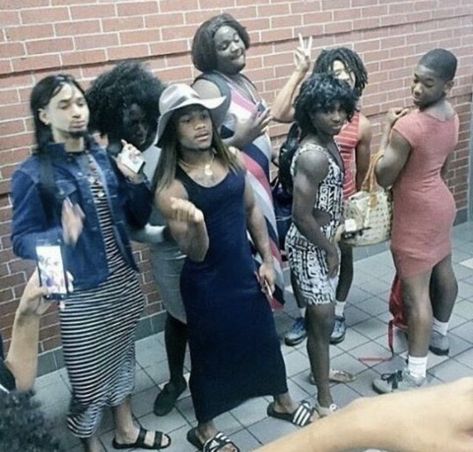 High School Spirit Week, Gender Swap Day, Spirit Week, Black Twitter, Twitter Memes School Spirit Week, Spirit Week Outfits, Mexican Humor, Humor Mexicano, Leyte, Spirit Week, Funny As Hell, Ladies Night, Best Memes