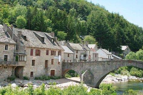 Massif Central, France: travel guide, places to visit and attractions in the Massif Central Central France, Loire River, France Country, Regions Of France, France Map, Beaux Villages, Tourist Information, Loire Valley, Natural Park