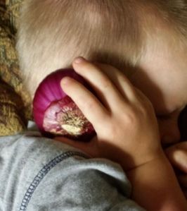 Ease your childs ear ache with thsi simple and effective remedies using onions. Or Try the warming salt sock to relive pain and make some gentle ear oil for infections . Click the link in this pin to learn how. Child safe Natural Remedies for coughs, ear aches and fever – #herbalremediesforkids #homeremedies #childsafeherbs #safeherbsforchildren #herbalmedicine #naturalhealing #earinfection #naturalremedies Ear Ache, Home Remedy For Cough, Cold Sores Remedies, Natural Sleep Remedies, Natural Cold Remedies, Natural Cough Remedies, Cold Home Remedies, Health Planner, Cough Remedies