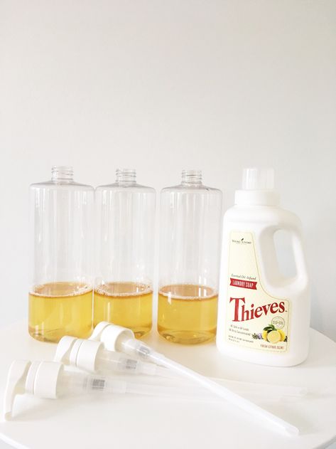 Thieves Laundry Detergent, Thieves Laundry Soap, Laundry Soap Recipe, Purification Essential Oil, Living Oils Recipes, Thieves Household Cleaner, Natural Laundry Detergent, Natural Laundry, Yl Essential Oils