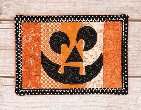 In The Hoop Pieced Pumpkin Mug Rug | Machine Embroidery Designs by JuJu Pumpkin Mug Rug, Halloween Mug Rugs, Halloween Fabric Crafts, Embroidering Machine, Christmas Mug Rugs, Mug Rug Tutorial, Halloween Quilt, Designs By Juju, Amazing Embroidery