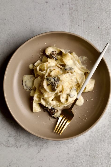 Truffle Pasta Recipe, Truffle Oil Pasta, Truffle Cream Sauce, Truffle Oil Recipes, Truffle Cream, Truffle Sauce, Cream Sauce Pasta, Truffle Pasta, Summer Truffle