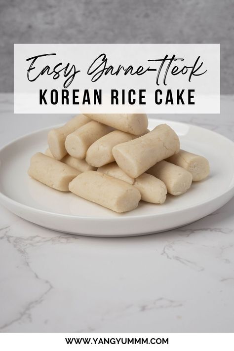 This Korean cylindrical goodness called Garae-tteok is so soft and chewy. It can be eaten as a snack or used to make other awesome and delicious savory rice cake dishes! Garaetteok Recipe, Tteok Recipe, Recipe Korean, Korean Rice Cake, Rice Cake Recipes, Savory Rice, Korean Rice, Korean Recipes, Interesting Recipes