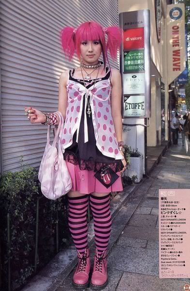 Itgirl Outfit, Decora Fashion Outfits, Colorful Harajuku, Mode Harajuku, Fruits Magazine, Kawaii Culture, Asian Streetwear, Estilo Harajuku, Harajuku Fashion Street