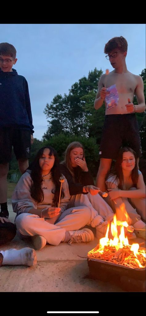 roasting marshmellows smores fire Flaming Marshmallow, Family Vision Board, Family Vision, Toasting Marshmallows, Ice Cream Brands, Jones Family, Pics Ideas, 17th Birthday, Fire Roasted