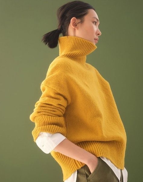 Yellow Turtleneck Sweater, Yellow Turtleneck Outfit, Mustard Sweater Outfit, Turtleneck Outfit Winter, Cashmere Sweater Outfit, Turtleneck Outfits, Yellow Turtleneck, Turtleneck Outfit, Woman Sweater