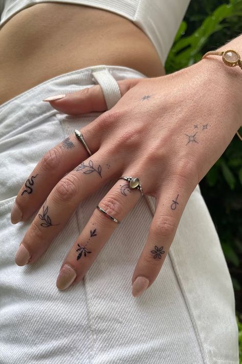 Minimalist Finger Temporary Tattoo for Women Tiny Finger - Etsy UK Tattoo For Fingers Women, Finger Nail Tattoo, Tiny Finger Tattoos, Cute Finger Tattoos, Small Finger Tattoos, Finger Tattoo For Women, Finger Tats, Hand And Finger Tattoos, Finger Tattoo Designs