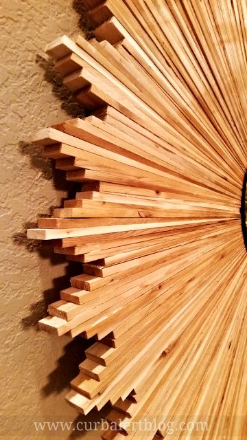 Wooden Mirrors, Diy Projects Wood, Upcycle Wood, Wood Working Ideas, Steampunk Wall, Starburst Mirror, Wood Waste, Wood Wall Art Diy, Door Jamb