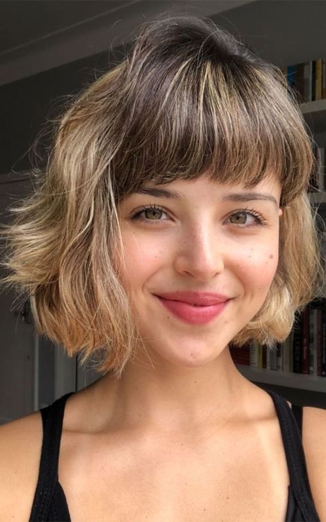 20 Chic Parisian French Bobs : Wavy Bob with Balayage Highlights Cute Haircut Ideas, Bob With Balayage, Haircut Fringe, French Bobs, Haircut Ideas Brown Hair, Layered Bob Haircut, French Bob, Corte Bob, Beautiful Haircuts