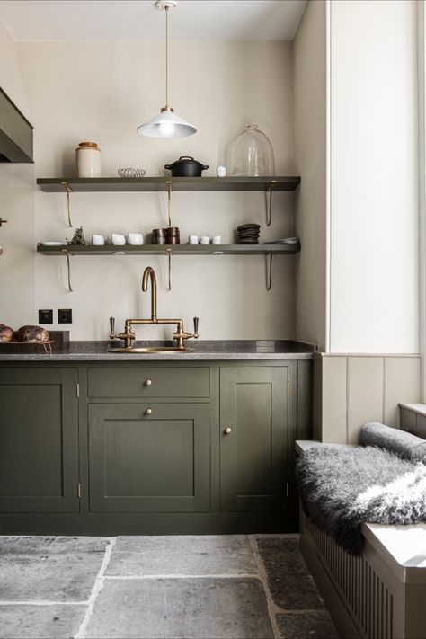 Spitalfields cupboard with Wilkes doors painted in Little Greene Paint Company's 'Invisible Green' and topped with a Mandale Derbyshire Fossil Stone worktop Plain English Kitchen, Bespoke Kitchen Design, Plain English, Traditional Kitchen Design, Green Kitchen Cabinets, English Kitchens, Interior Vintage, Casa Vintage, Cabinetry Design