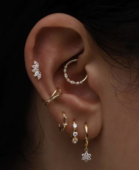 Ear Curation, Tragus Daith, Cool Ear Piercings, Pretty Ear Piercings, Cute Piercings, Round Diamond Setting, Cartilage Hoop, Ear Piercing, Creative Tattoos