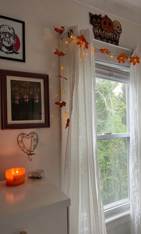 fall room decor, halloween room decor, bedroom decor, cozy room decor Cozy Halloween Decor Diy, Halloween Decor Inspo Living Room, September Room Decor, Autumn Aesthetic Decoration, Diy Fall Decor Aesthetic, Fall Autumn Decorations Diy, Cozy Fall Room Aesthetic, Fall Inspo Decor, Diy Cozy Room Decor