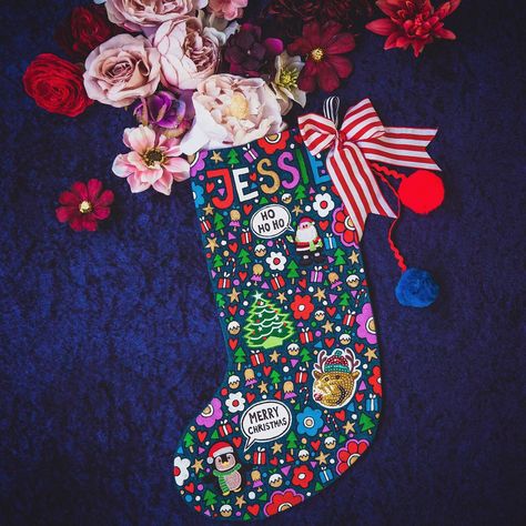 🎄Xmas GIVEAWAY🎁 🎅🏻HO HO HO We are giving away unique personalised hand painted Christmas stocking for one lucky winner. For a chance to win simply: 👉FOLLOW @zara_dreamland 👉LIKE & SAVE this post 👉TAG friends who would love to win too (1tag=1entry) they must follow us back 👉SHARE to your story and 👉COMMENT what colour would you like to win 💖PINK or 💙BLUE This Giveaway ends Monday 28/10/2024. Winner will be randomly selected and announced in our story 01/11/2024. UK entries only. Thi... Kids Birthday Presents, Painted Christmas Gifts, Custom Denim, Cute Messages, Christmas Accessories, Birthday Crown, Design Christmas, Christmas Bows, Denim Design