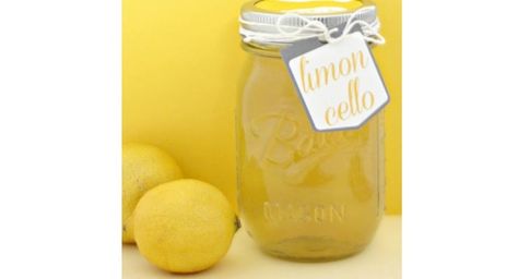 Diy Cinnamon Candle, Summer Drinks Alcohol Recipes, Making Limoncello, Limoncello Recipe, Mason Jar Gift, Homemade Limoncello, Summer Drinks Alcohol, Cookie Mix, Fun Dinners