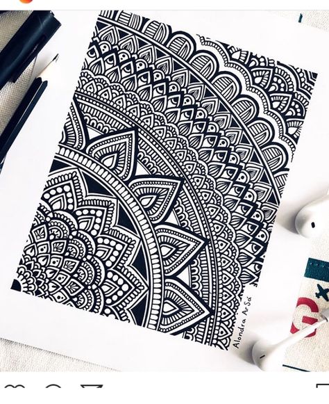 Doodles Mandala, Drawing Ideas Easy Doodles, Drawing Mandala, Amazing Drawing Ideas, Mandala Book, Doddle Art, Easy Mandala, Mandala Doodle, Easy Mandala Drawing