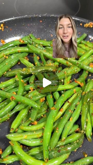 Cailee Fischer on Instagram: "The highly requested green bean recipe!!!! Recipe deets below 🫶🏻 What you’ll need: 1, 12 oz bag of trimmed green beans 2 tbsp butter 2 tbsp chili onion crunch (from Trader Joe’s) Sprinkle of garlic powder Sprinkle of salt Instructions: 1. In a pan on medium heat add the green beans and 1/4 cup of water. Cover with a lid and let it steam about 4 minutes. Make sure not to overcook them otherwise the beans will all fall out! 2. Remove the lid and let the rest of the water evaporate. This takes about 1-2 minutes. 3. Add the butter and mix. 4. Once melted add the chili onion crunch and mix. 5. Season with garlic powder and salt to taste and enjoy!" Bush Bean Recipes, Yellow Green Beans Recipe, Green Beans In A Bag Recipe, Chili Crisp Green Beans, Chili Onion Crunch Green Beans, Green Beans For Christmas Dinner, Green Beans In A Bag, Green Beans Recipe Healthy, Green Beans And Rice Recipes