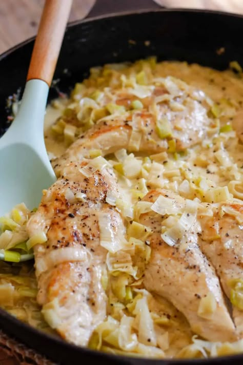 Chicken And Leek Casserole, Chicken And Leeks, Chicken And Leek Recipes, Leeks Recipe, Mexico Recipes, Easy Creamy Chicken, Leek Recipes, Chicken Ham, Creamy Garlic Chicken