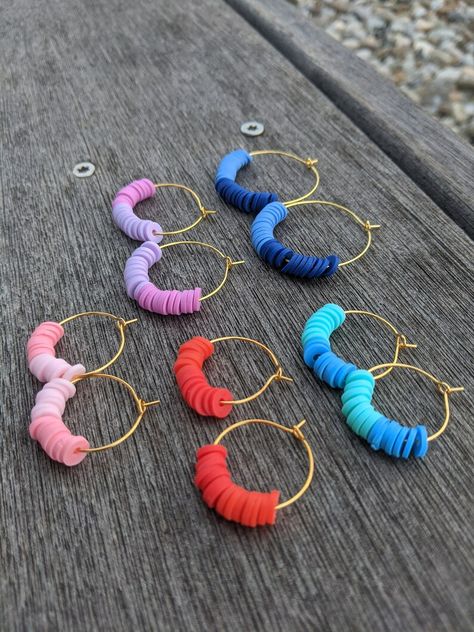 Polymer Clay Earrings Loop, Earrings With Clay, Hoop Earrings Diy, قلادات متدلية, Clay Bracelets, Beaded Jewelry Earrings, Beaded Chandelier Earrings, Beaded Earrings Tutorials, Beaded Earrings Diy