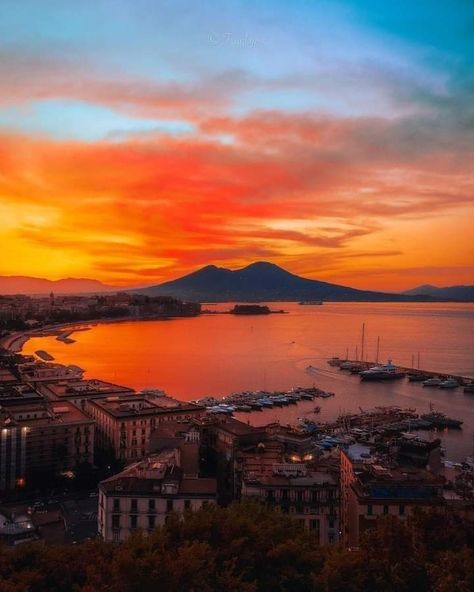 Vesuvio Napoli, Diy Tile, Italy Aesthetic, Beautiful Nature Wallpaper, Travel Inspo, Amalfi Coast, Nature Wallpaper, Aesthetic Photo, Naples