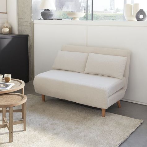 Pour votre chambre d'ami ou votre salon, optez pour notre canapé convertible Guesta. Cette banquette aux nombreuses qualités est idéale pour les petits espaces. En canapé pour papoter avec vos amis ou en lit d'appoint pour accueillir vos invités qui restent dormir, elle s'adapte à vos besoins. Ikea Banquette, Floor Pillows Living Room, Simple Bedroom Design, Folding Sofa Bed, Nursery Room Inspiration, Extra Bed, Convertible Sofa, Guest Bed, Simple Bedroom