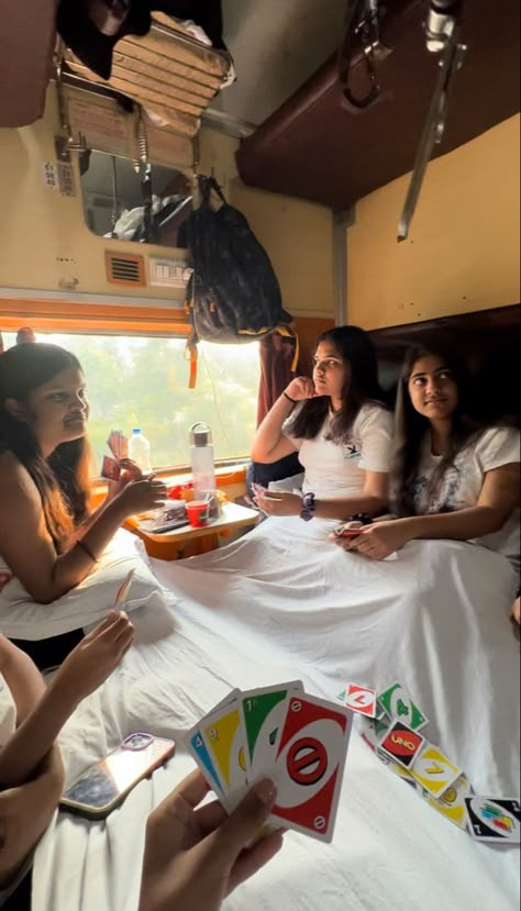 Trip With Friends India, College Trip Aesthetic, Aesthetic School Trip, School Aesthetic Indian, Manali With Friends, Manali Trip With Friends, School Trip With Friends, School Trip Photo Ideas, Indian College Life Aesthetic