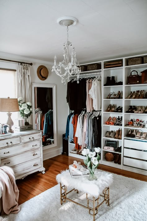 Bedroom Into Dressing Room, Spare Room Walk In Closet, Bedroom Turned Closet, Get Ready Room, Spare Bedroom Closets, Ideas De Closets, Spare Room Closet, Dream Dressing Room, Dressing Room Design Small Space