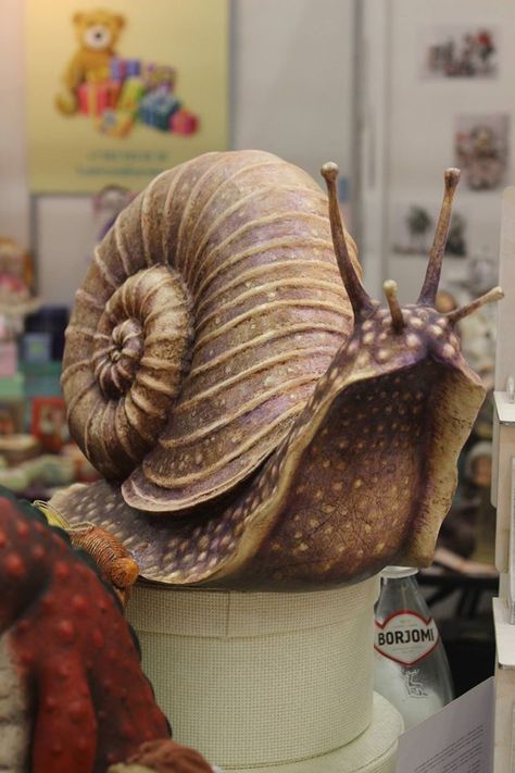 Paper Mache Art Sculpture, Bird Carving Patterns, Ceramic Snail, Snail Sculpture, Snail Pattern, Sculpture Pottery, Bird Carving, Paper Mache Art, Garden Pottery