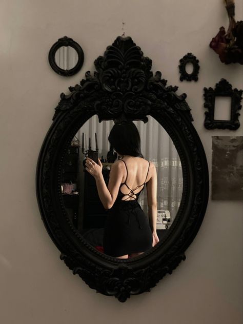 Goth Dark Aesthetic, Dark Pics Aesthetic, Dark Women Aesthetic, Faceless Mirror Selfie, Shape Rpg, Kendall Jenner Video, Craft Work For Kids, Valentine Photo Shoot, Crystal Room