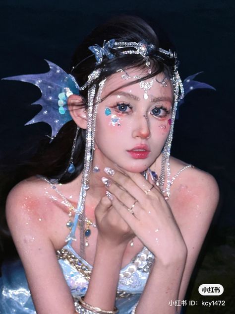 Douyin Fairy Costume, Douyin Halloween Costume, Douyin Halloween, Douyin Photoshoot, Siren Aesthetic, Makeup Douyin, Christmas Face Painting, Halloween 23, Douyin Makeup