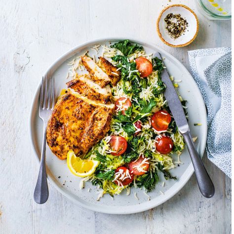 Chicken Piri Piri, Kale Rice, Piri Piri Chicken, Rice Healthy, Chicken Kale, Piri Piri, Chicken Bowl, Chicken Dishes, Cherry Tomatoes